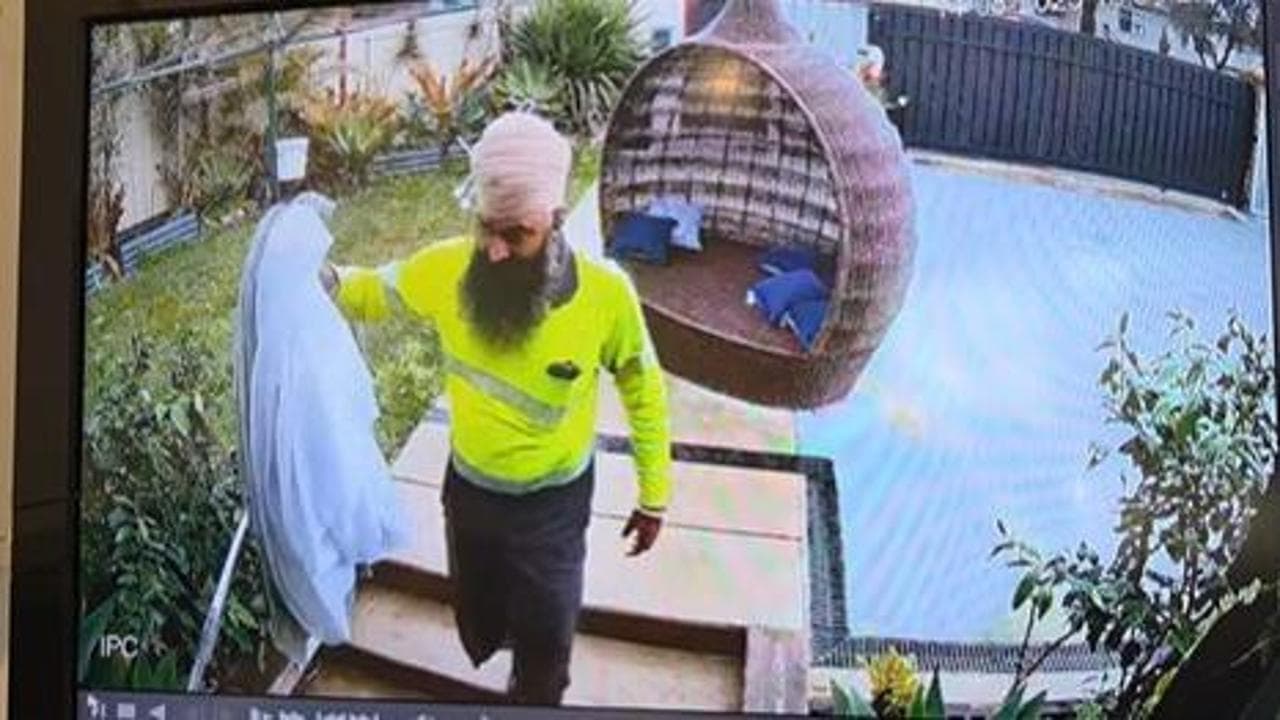 Australia, il gesto premuroso del postino: salva il bucato dalla pioggia e diventa un eroe social