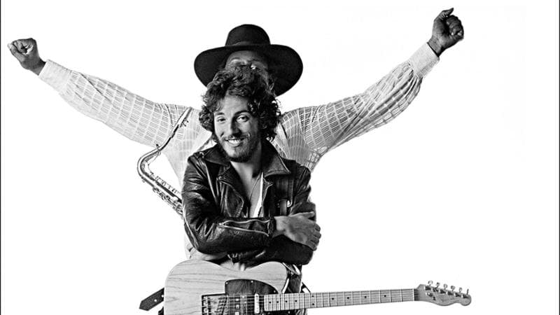 Bruce Springsteen davanti al sassofonista Clarence Clemons in un altro scatto della sessione fotografica. foto di Eric Meola