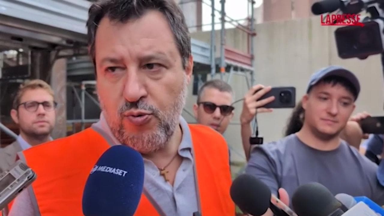Soldati in Ucraina, Salvini a Macron: "Attaccati al tram, vacci tu se vuoi"
