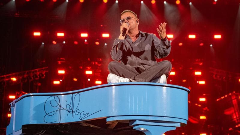 Gigi D’Alessio: “Da Mario Merola a Maradona e Pino Daniele: la mia vita tra i giganti”
