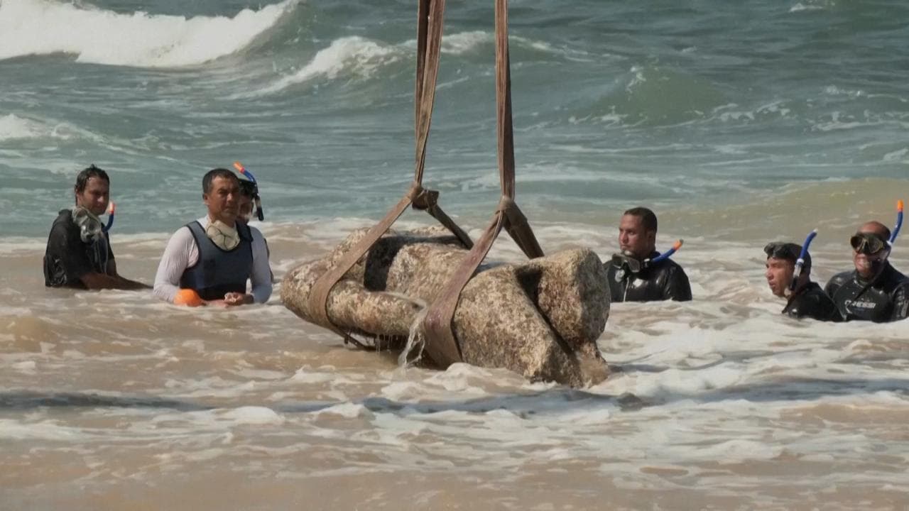 Egitto, antichi reperti di una città sommersa riemergono dal mare