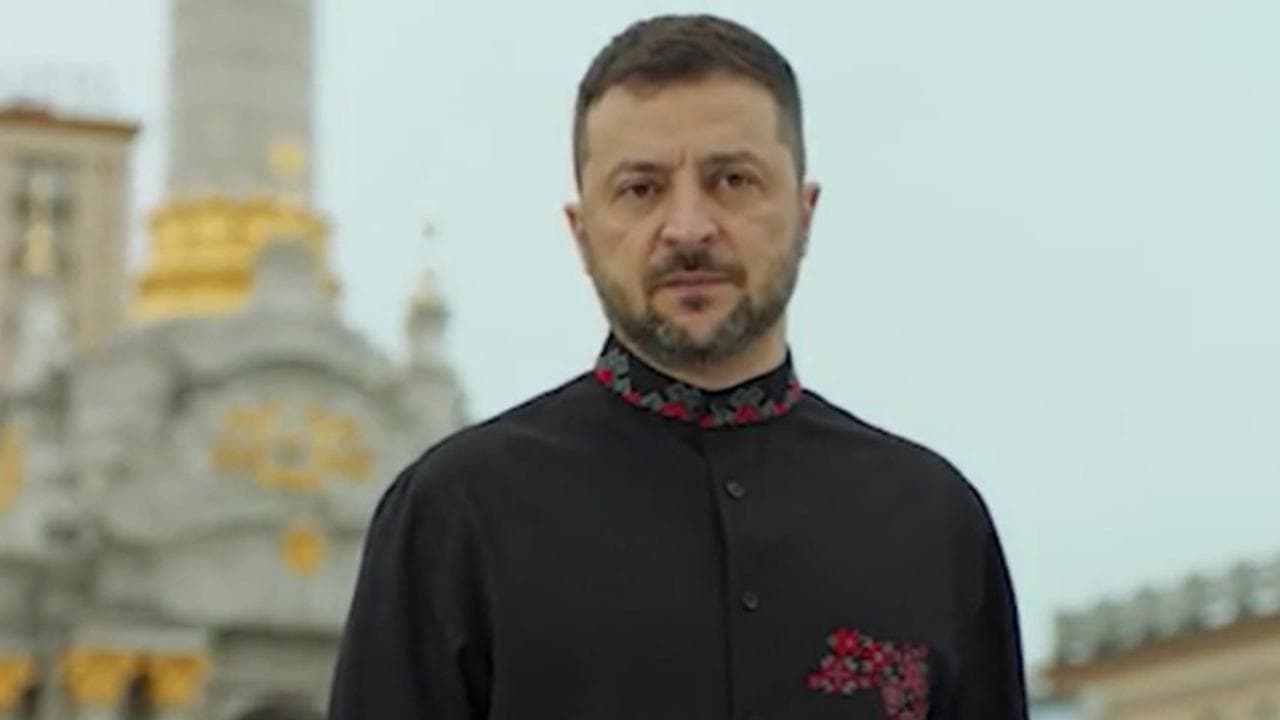 Zelensky: "Un giorno torneremo un Paese unico, è solo questione di tempo"