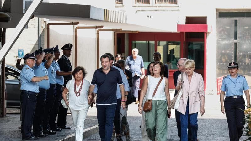 Tajani: “No alle truppe, ma esperti per sminare”. Attacco a Salvini su Macron