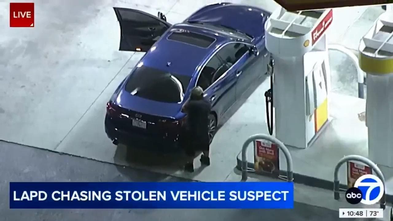 Los Angeles: sospetto in fuga si ferma a fare benzina
