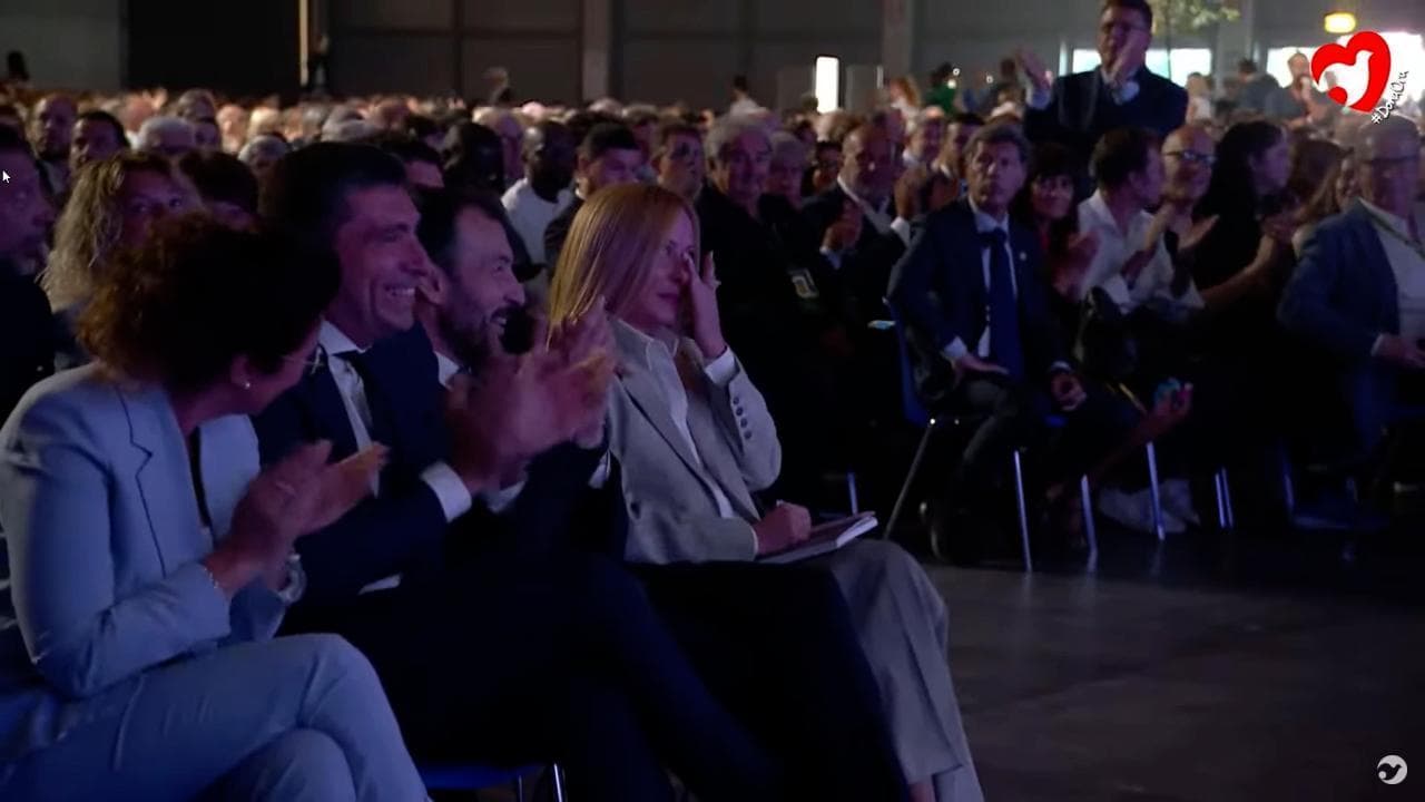 Meeting Rimini: standing ovation per Meloni che si commuove