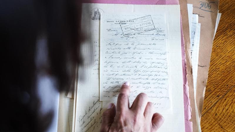 Il fascicolo di Luisa Levi, sorella di Carlo Levi, radiata nel 1940 perché ebrea e riammessa nel 1945. Selene Daniele/AGF