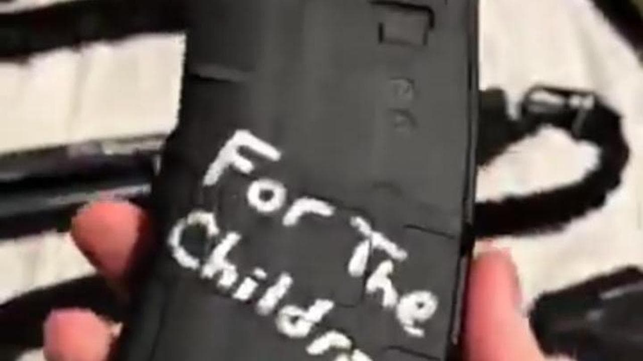 Minneapolis: il video postato il giorno prima dal killer con le armi e una lettera alla famiglia
