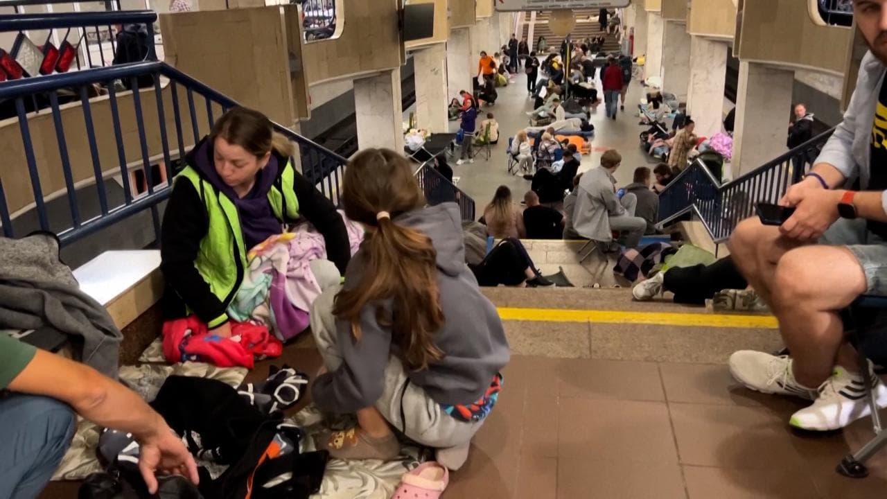 Kiev: dopo l'attacco la popolazione torna a rifugiarsi nella metropolitana