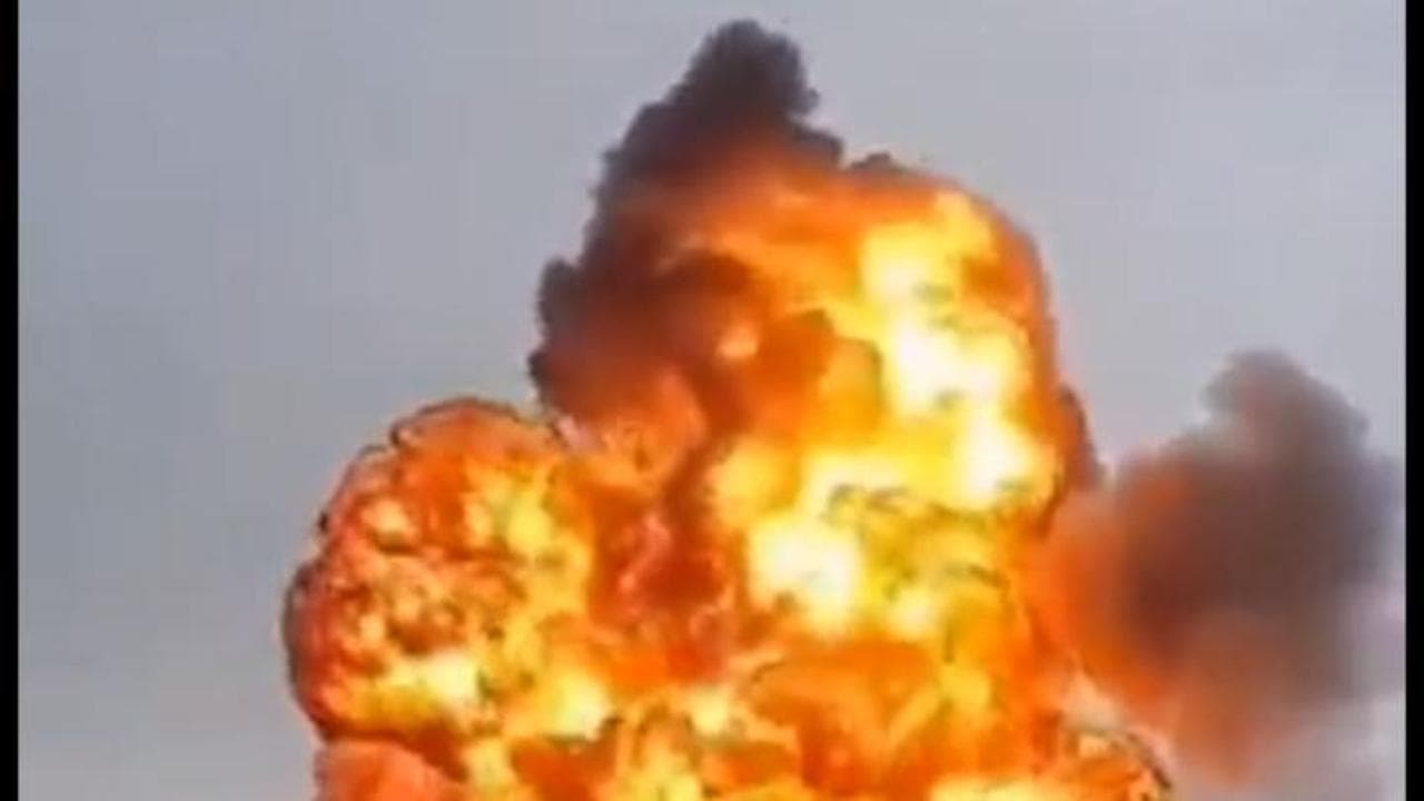 Israele, attacco mirato per colpire leadership Houthi: la grande esplosione a Sana'a - il video