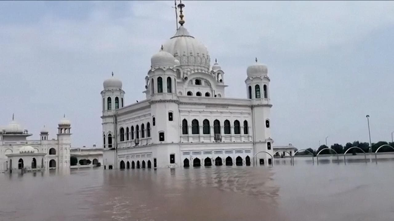 Pakistan, l'alluvione sommerge il santuario di Kartarpur: oltre un milione di sfollati