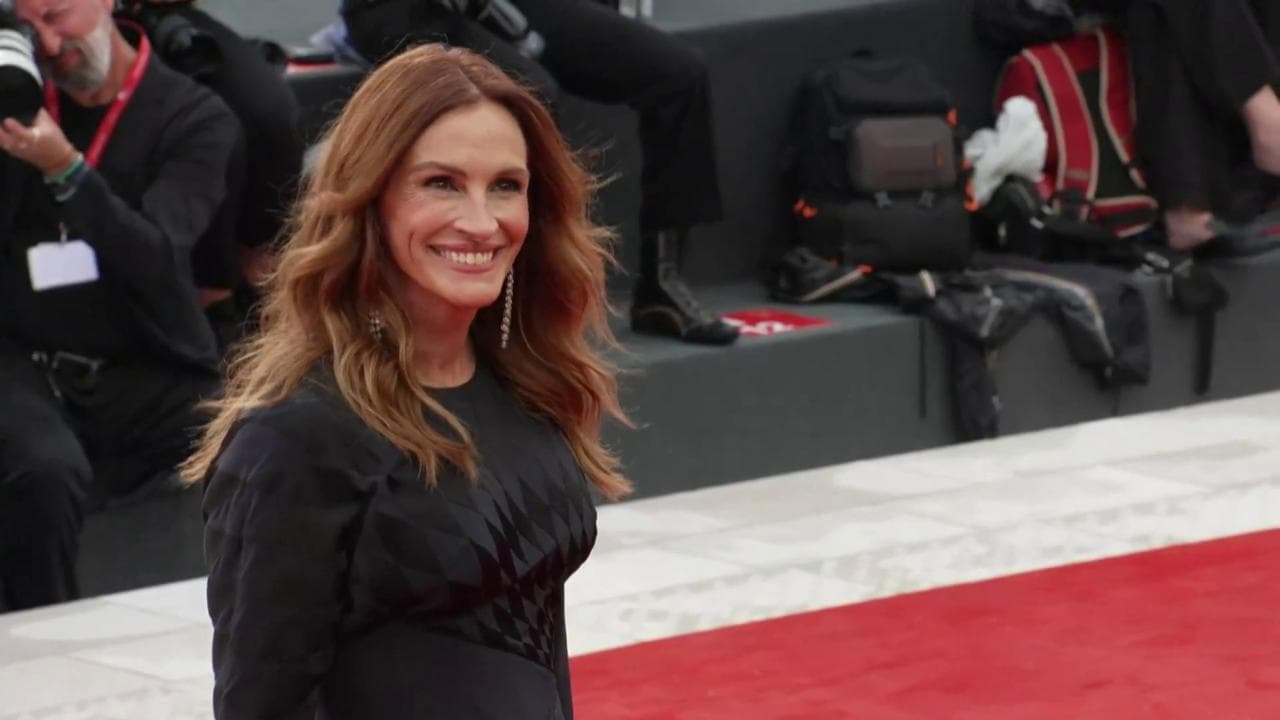 Mostra di Venezia, il red carpet di Julia Roberts e Luca Guadagnino