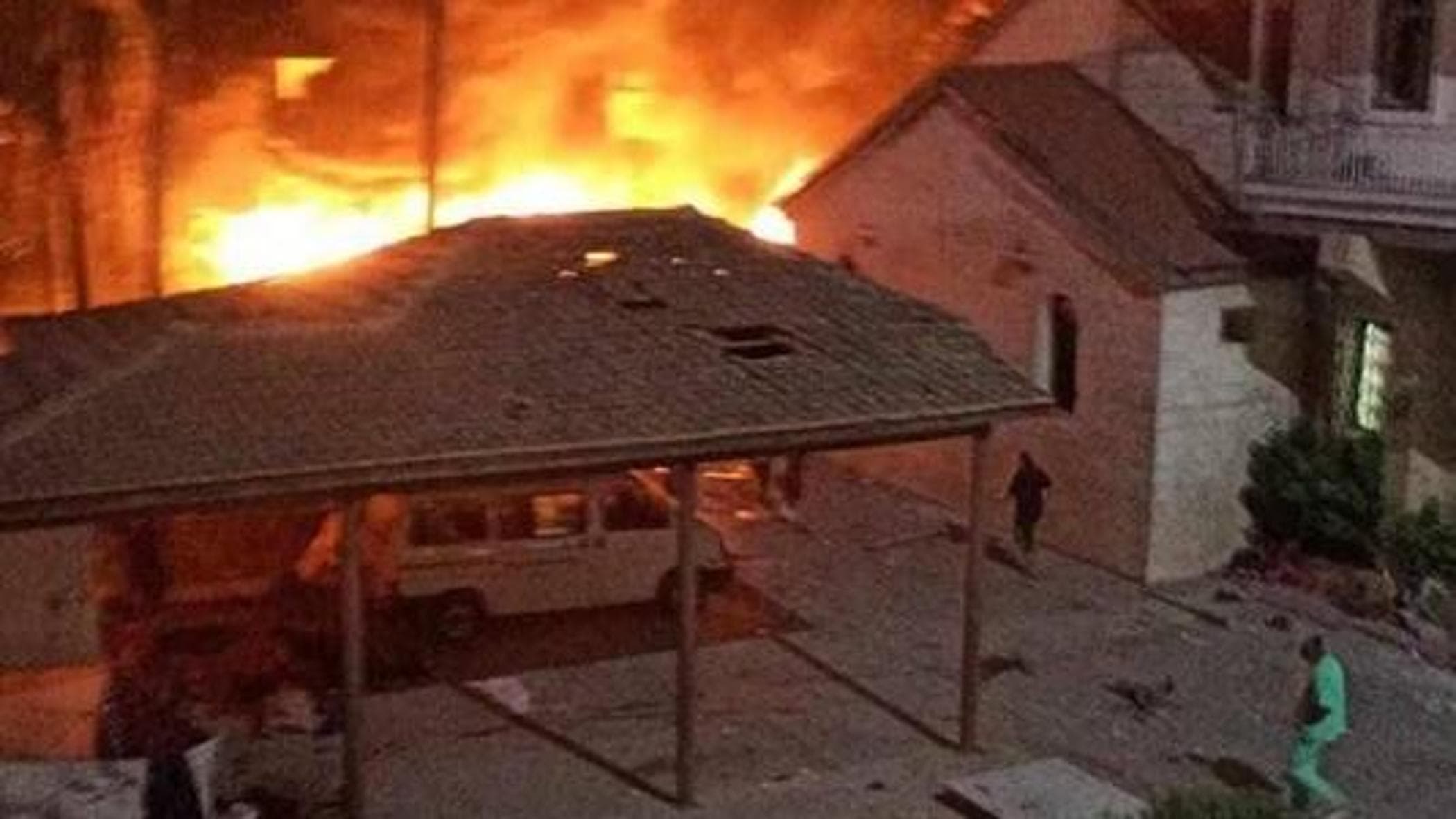Gazze, acil durumun bitişiğinde, şeritin merkezinde bombalar