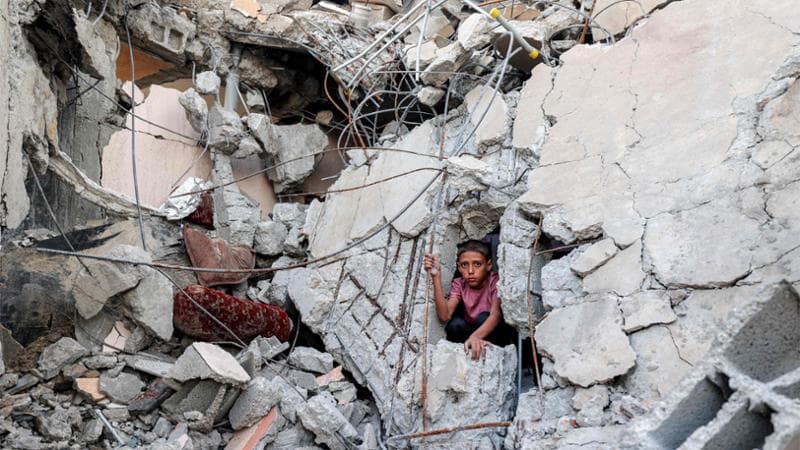 Gaza City sotto assedio uccisi in coda per il pane. “Impossibile scappare”