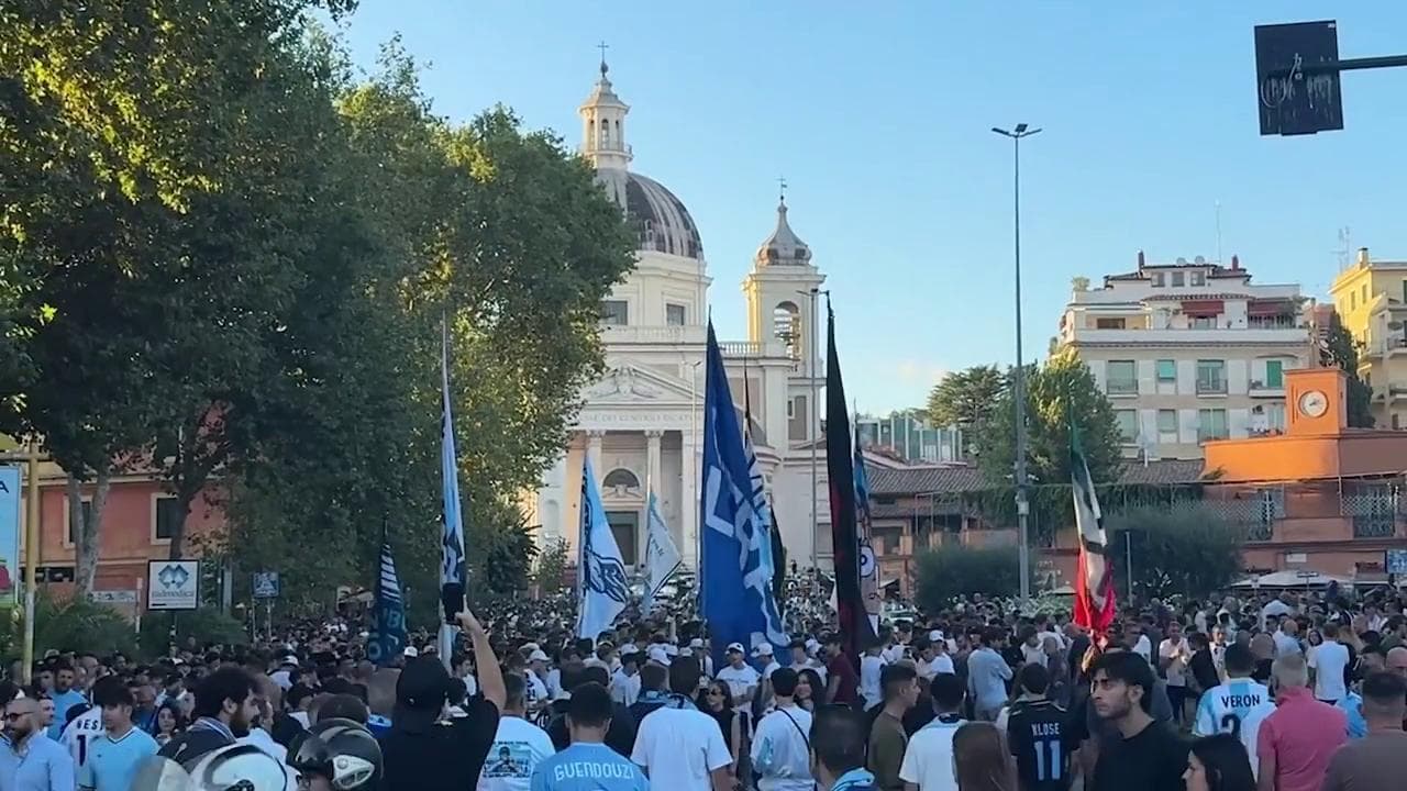 Lazio, diecimila tifosi contro Lotito: il corteo prima della partita contro il Verona