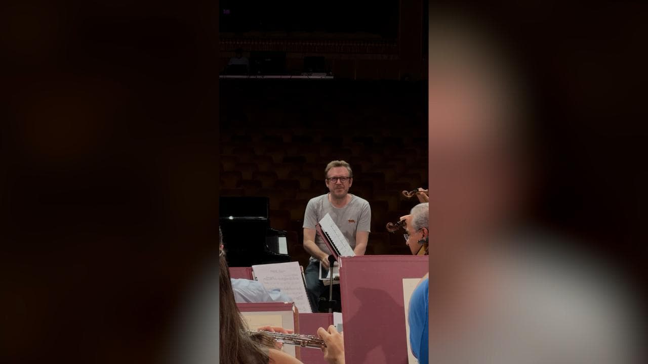 Accademia Santa Cecilia, l'orchestra suona "Happy Birthday to you" per i 50 anni del maestro Harding