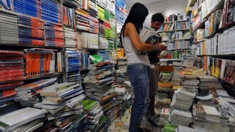 Caro libri, una famiglia su tre li acquista usati: i consigli per non sbagliare