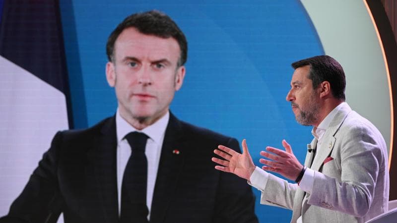 Il vicepremier, Matteo Salvini, e Macron sullo sfondo