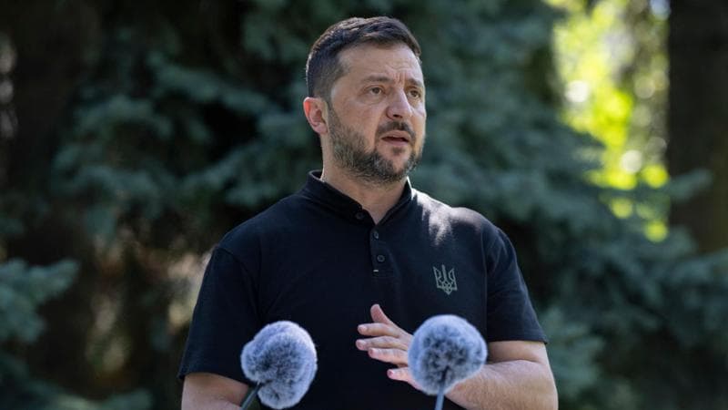 Zelensky a Parigi con i volenterosi, si lavora al piano di garanzie per Kiev