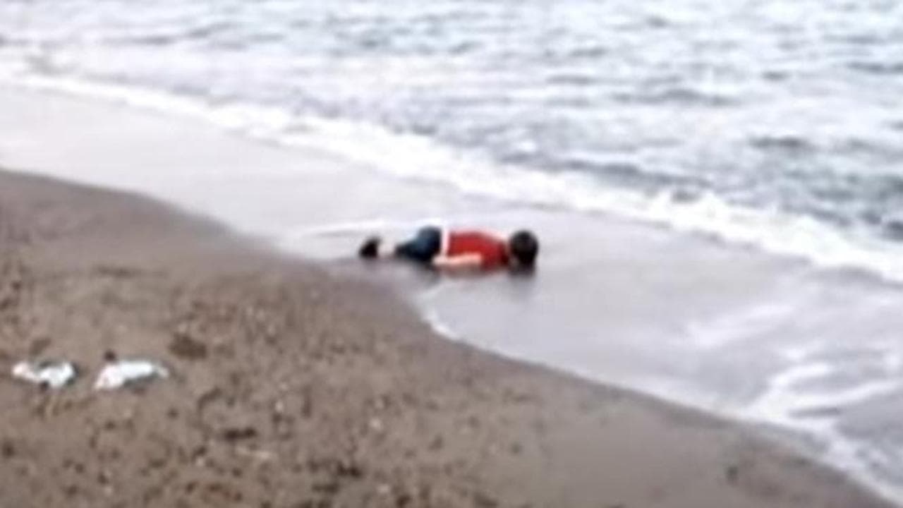 Dieci anni fa la morte di Alan Kurdi, il padre: “Ho perso tutto, anche mia moglie e l’altro figlio”