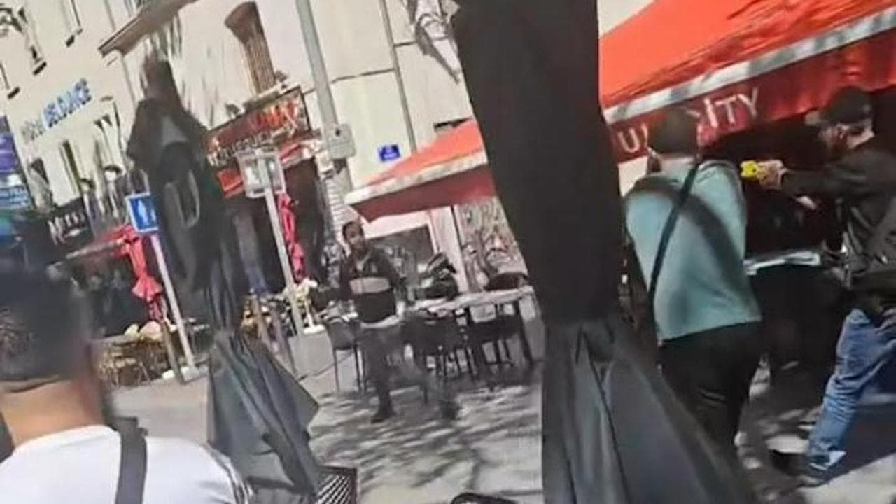Marsiglia, accoltella persone in un hotel. Ucciso dalla Polizia