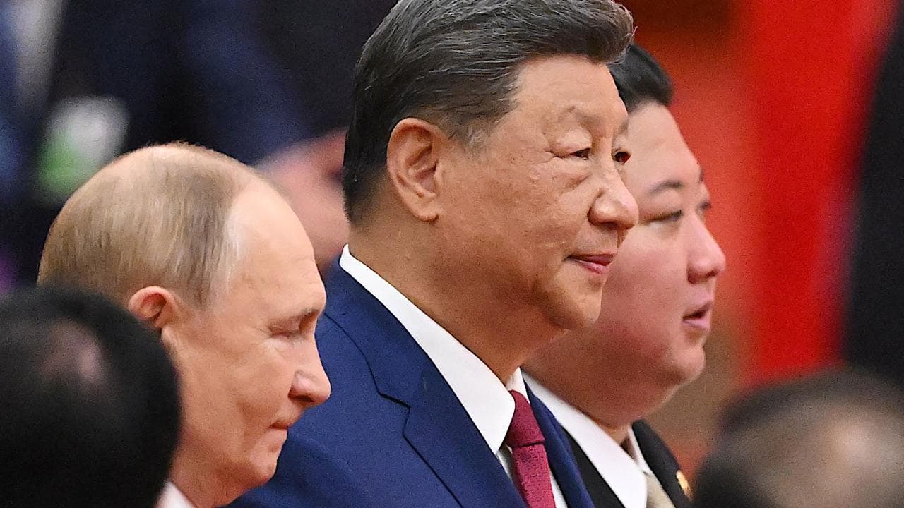 Xi, Putin e Kim Jong-un a Pechino: la Cina mostra i muscoli con carri armati e armi spaziali