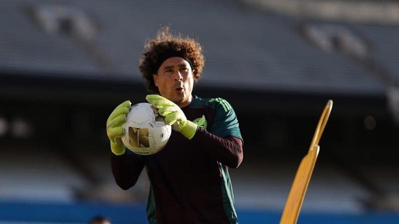“Vado a prendere un caffè”. Ma il messicano Ochoa sparisce prima di firmare il contratto
