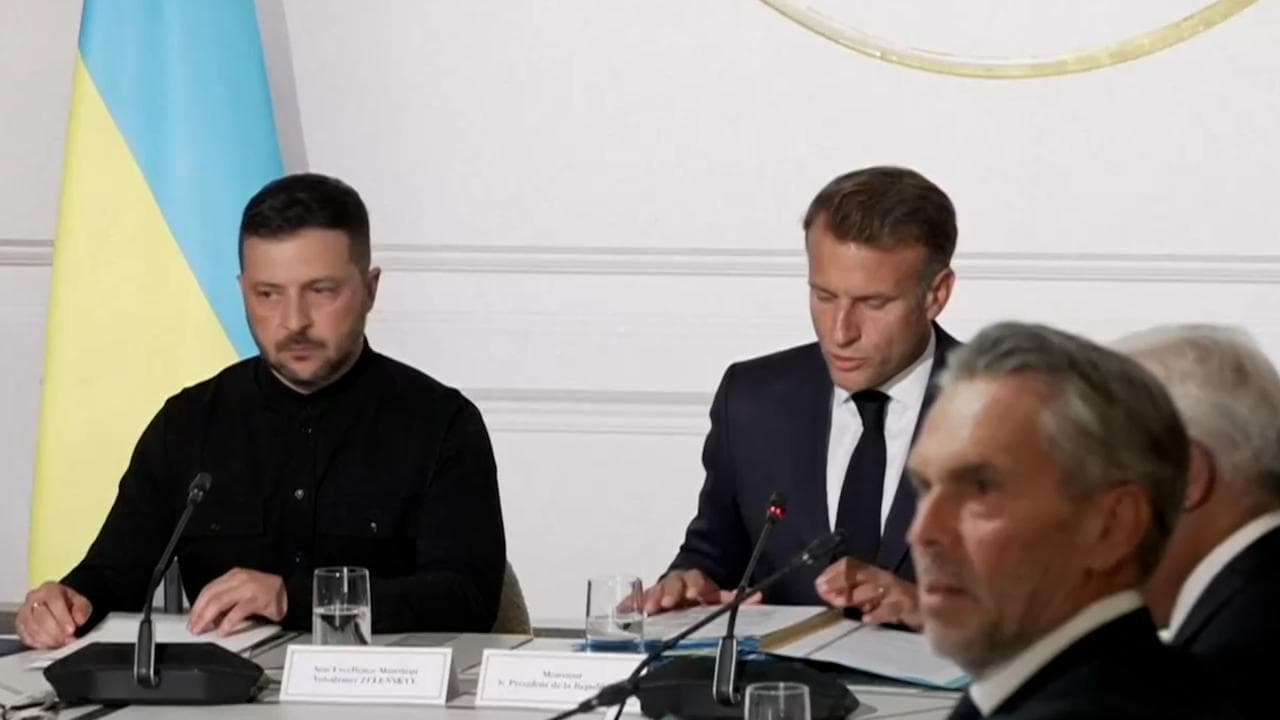 Parigi, Macron al vertice dei volenterosi: "Solide garanzie di sicurezza per l'Ucraina"