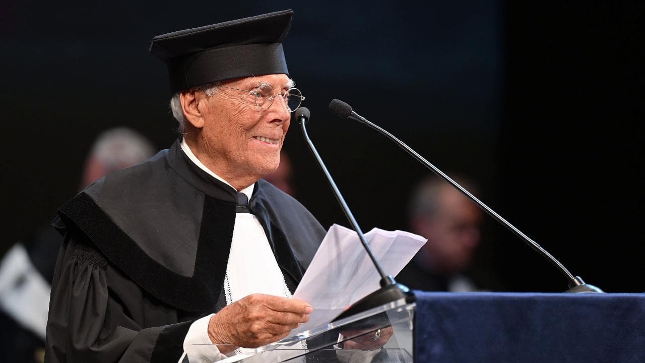 L'ultima lezione di Armani: "Nell'era dell'effimero solo ciò che richiede impegno dura davvero"