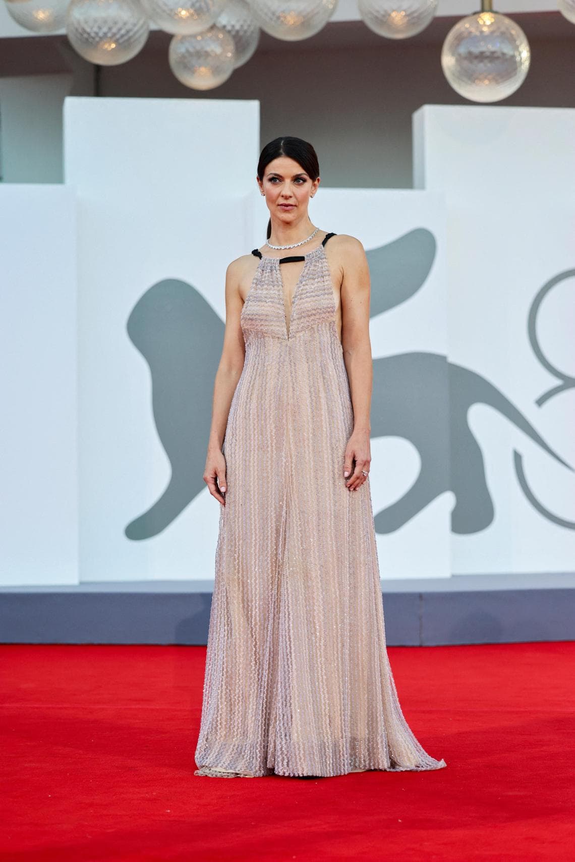 Barbara Ronchi alla prima di "Elisa" in un abito di Giorgio Armani