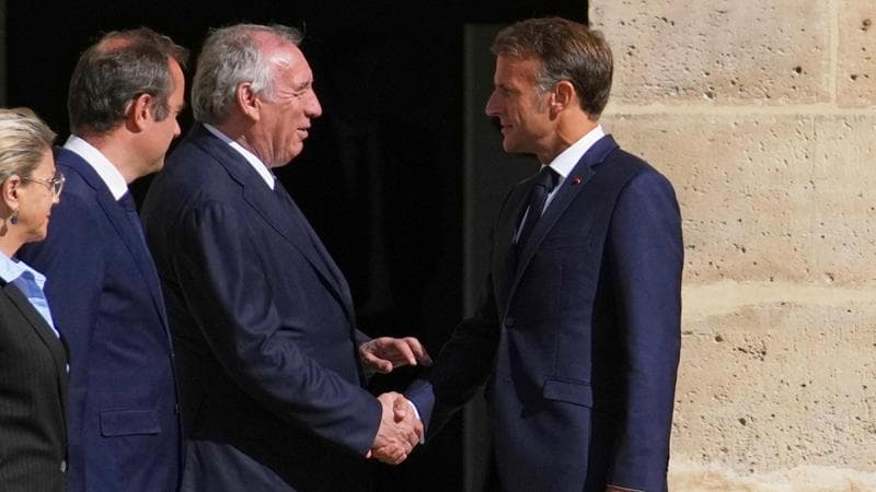 Parigi piange e accusa l’Italia, ma fermiamo gli entusiasmi noi non siamo più ricchi
