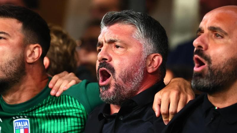 Il nuovo ct azzurro, Gattuso, canta l'inno italiano prima di Italia-Estonia