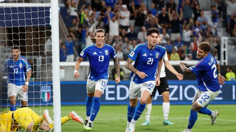 L'esultanza di Bastoni dopo il gol del definitivo 5-0