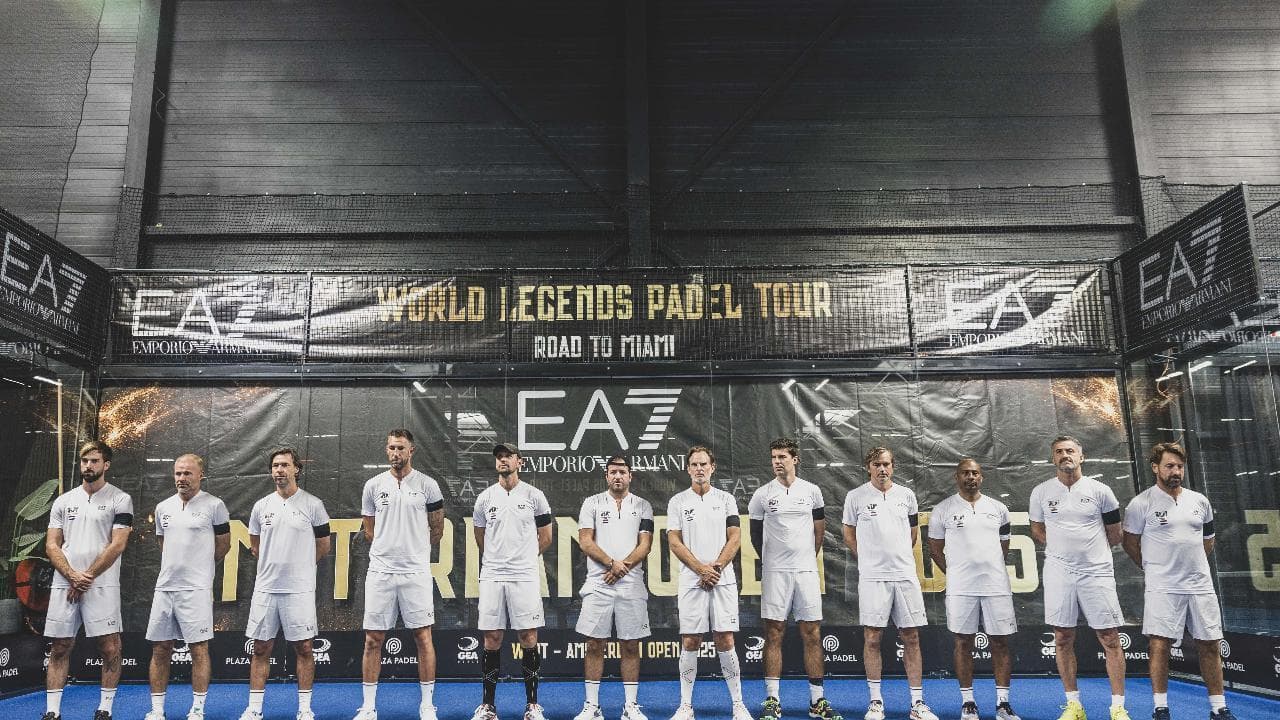 Il minuto di silenzio del World Legends Padel Tour per la morte di Giorgio Armani