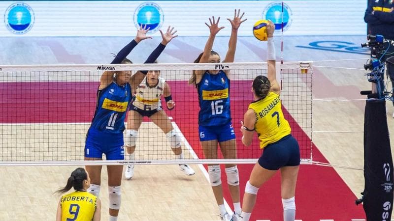Anna Danesi e Stella Nervini a muro durante Italia-Brasile (foto Fipav)