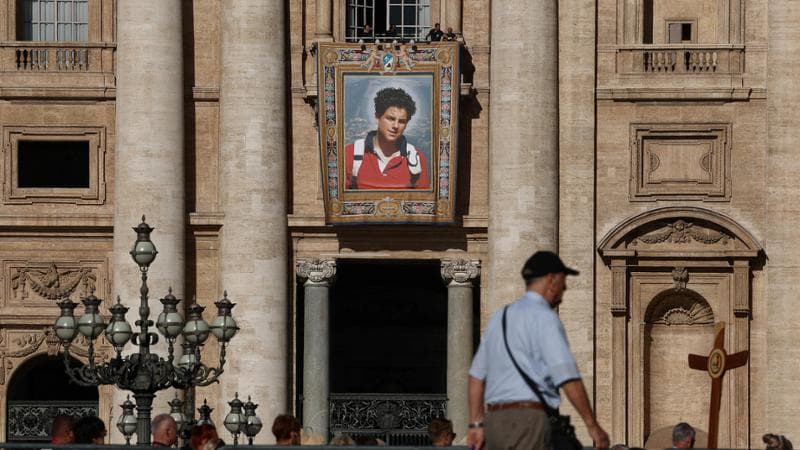 Città del Vaticano, 4 settembre: il ritratto di Carlo Acutis sulla facciata di San Pietro