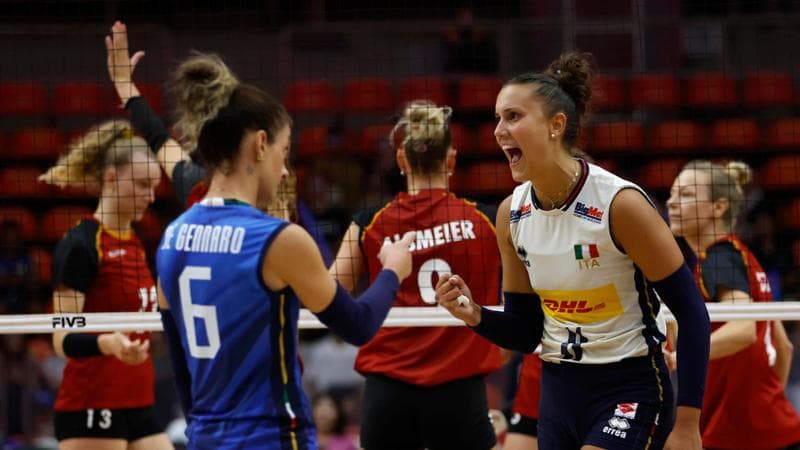 Monica De Gennaro esulta con Anna Danesi