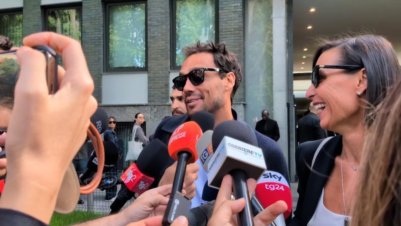 Pennetta e Fognini alla camera ardente di Armani. Il tennista: "Mi disse di farmi crescere la barba"