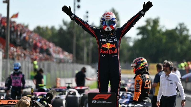 Max Verstappen festeggia la vittoria