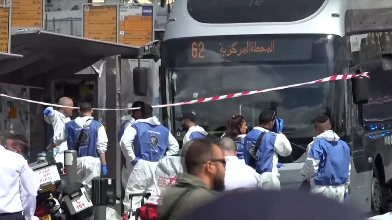 Attacco a Gerusalemme: polizia e scientifica sul luogo dell'attentato
