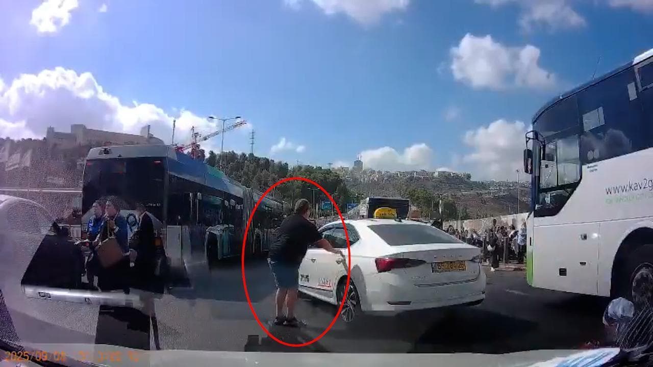 Attentato a Gerusalemme, il tassista salva l’anziana passeggera sotto gli spari