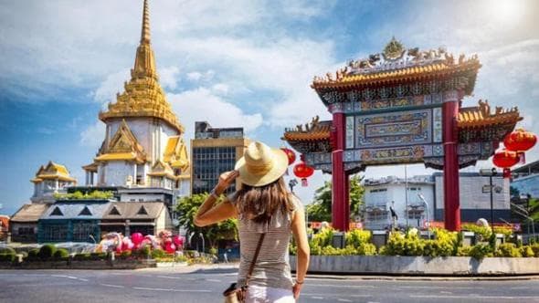 Thailandia, il viaggio dei sensi tra templi dorati e acque turchesi