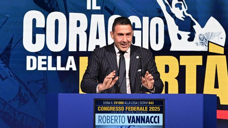 Le mani di Vannacci sulla Lega, la vecchia guardia: “Rispetti il partito”