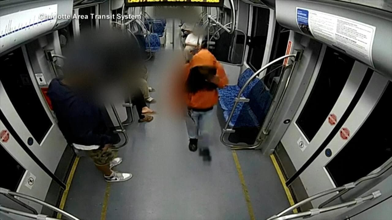 Stati Uniti, giovane accoltellata sul treno. Trump attacca i Dem: "Hanno le mani sporche"
