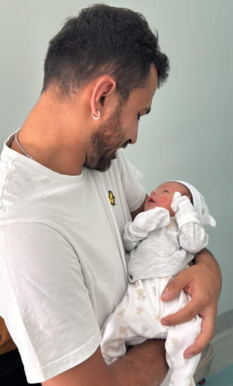 Valerio Pastore con la piccola Penelope in una foto pubblicata sull'account Instagram di Alessandra Amoroso