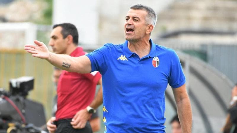 Lanciò una bottiglietta verso l’arbitro: sette giornate di stop a Tomei, tecnico dell’Ascoli