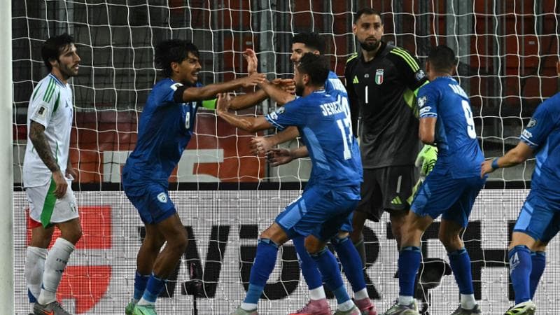 I giocatori di Israele esultano dopo il gol del 4 a 4