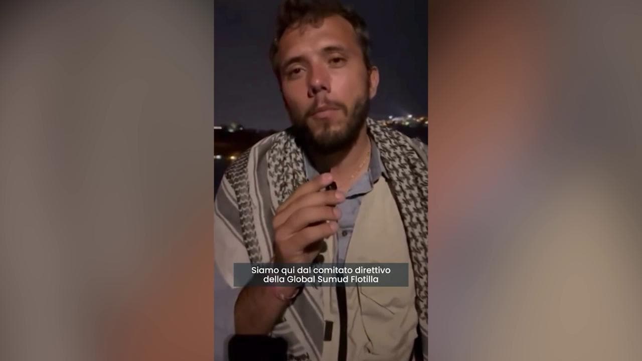 Global Sumud Flotilla, il volontario dalla barca colpita: "Vogliono spaventarci, non ci fermeranno"
