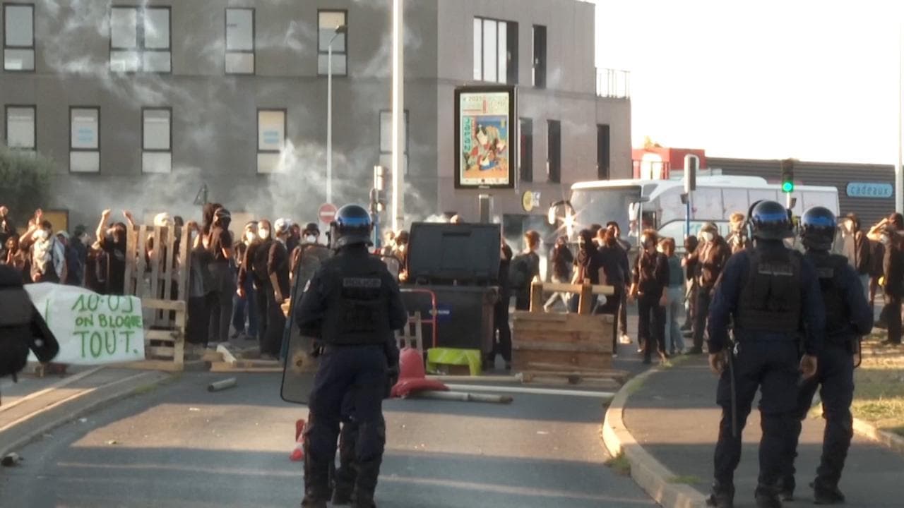 Francia, la protesta di "Blocchiamo tutto": scontri tra manifestanti e polizia a Montpellier