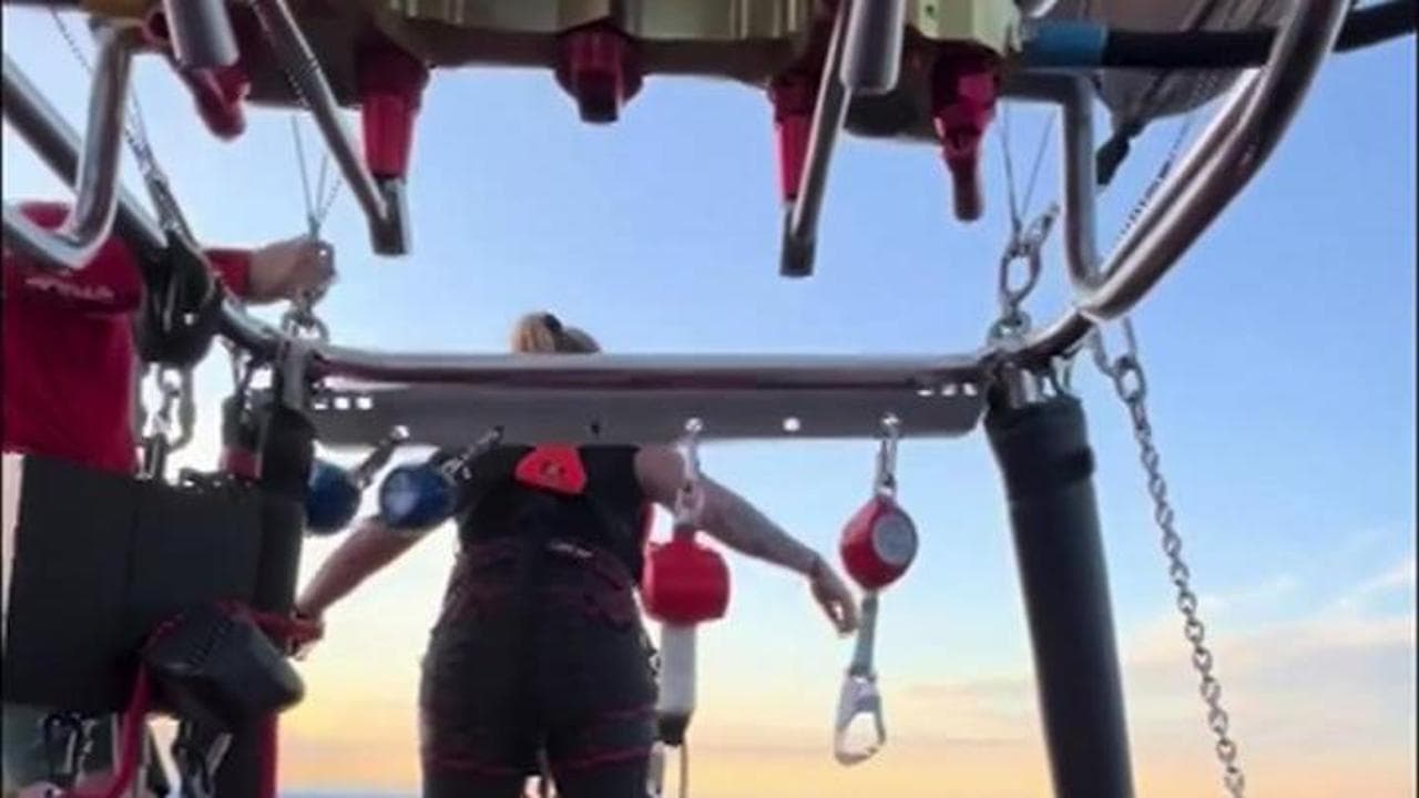 Svezia, bungee jumping dalla mongolfiera: il salto è da urlo