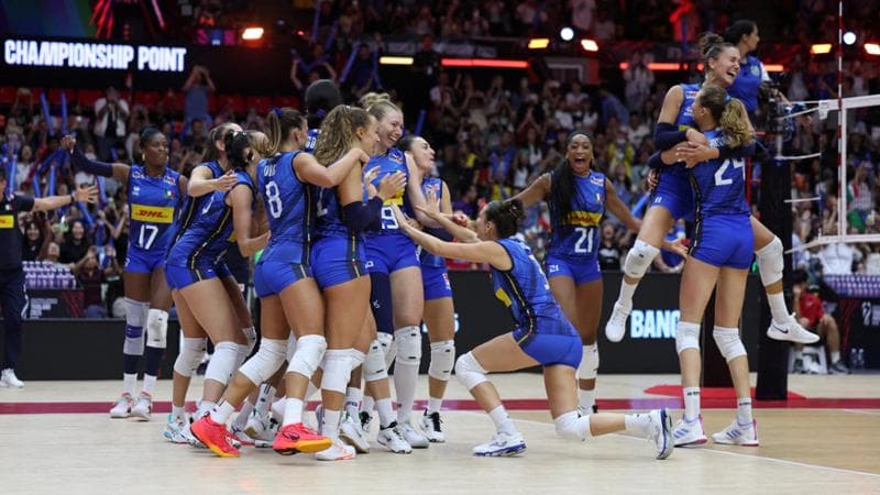 Le azzurre esultano al termine della finale